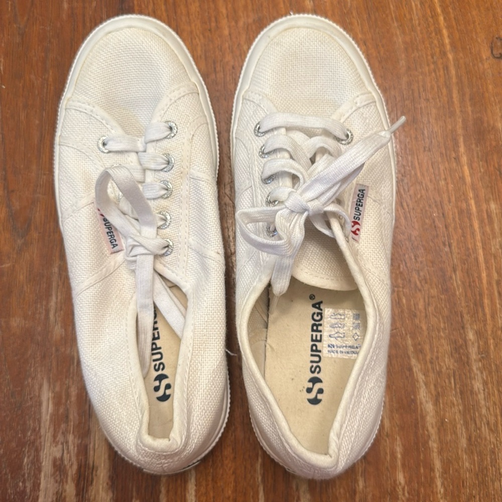 Superga Sneakers.